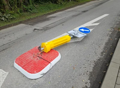 Yelonek - > popatrz a my samochodziarze też to mamy i nie płaczemy

@SzubiDubiDu: XD
...