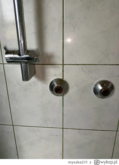 myszka231 - Jak odkręcić rozetki z baterii prysznicowej? Wymieniam pierwszy raz bater...