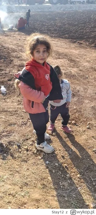 S.....2 - >Masy kurdyjskich uchodźców z Tall Rifaat są blokowane na drogach przez dżi...