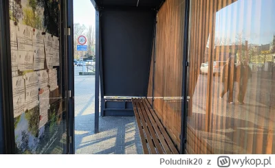 Poludnik20 - Wnętrze przystanku autobusowego w Tomaszowie Mazowieckim (łódzkie). Po z...