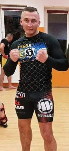 Olek3366 - #famemma 
Nowa ikona Torunia którego da się słuchać, jest inny w porównani...