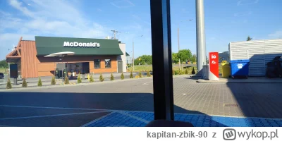 kapitan-zbik-90 - @kapitan-zbik-90: a obok McDonald's ze swoimi kanapeczkami za 10 zł...