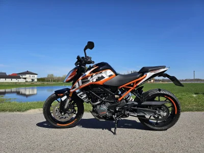 mieszanamieszana - @Zielony34: między moim KTM Duke 125 a porobiona SV650 z przeszcze...