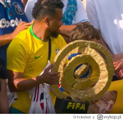 Tr1ckshot - Gość od #kulaztasmy chyba robił trofeum na klubowe mistrzostwa świata xD
...