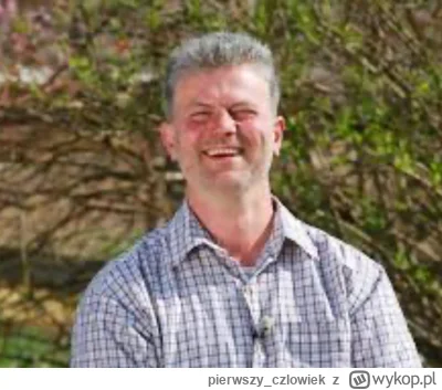 pierwszy_czlowiek - #rolnikszukazony ciekawe czy Marek da radę odgonić muchy żeby coś...