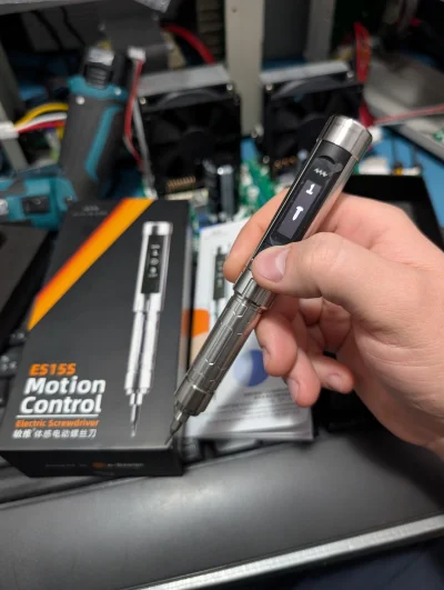 Fikster - Huop dostał mercedesa wśród elektrycznych śrubokrętów i się jara. Jakie to ...