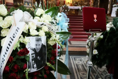 Tumurochir - Zdjęcie z pogrzebu zabitego przez Izrael polskiego wolontariusza

Czuję,...