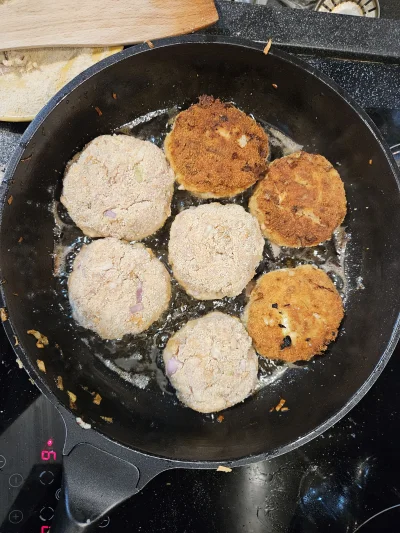 pypowicz - Dziś wybitnie pyszne mielone z indyka, z cebulką i.... kurkami na maśle (｡...