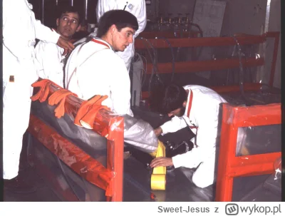 Sweet-Jesus - Zabezpieczanie robotników przed wejściem do strefy skażonej po awarii.