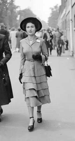 paniSylwiaz_1z10 - @kamil-tumuletz: strasznie brzydki fit, już lepsze lata 30. i 40.
...