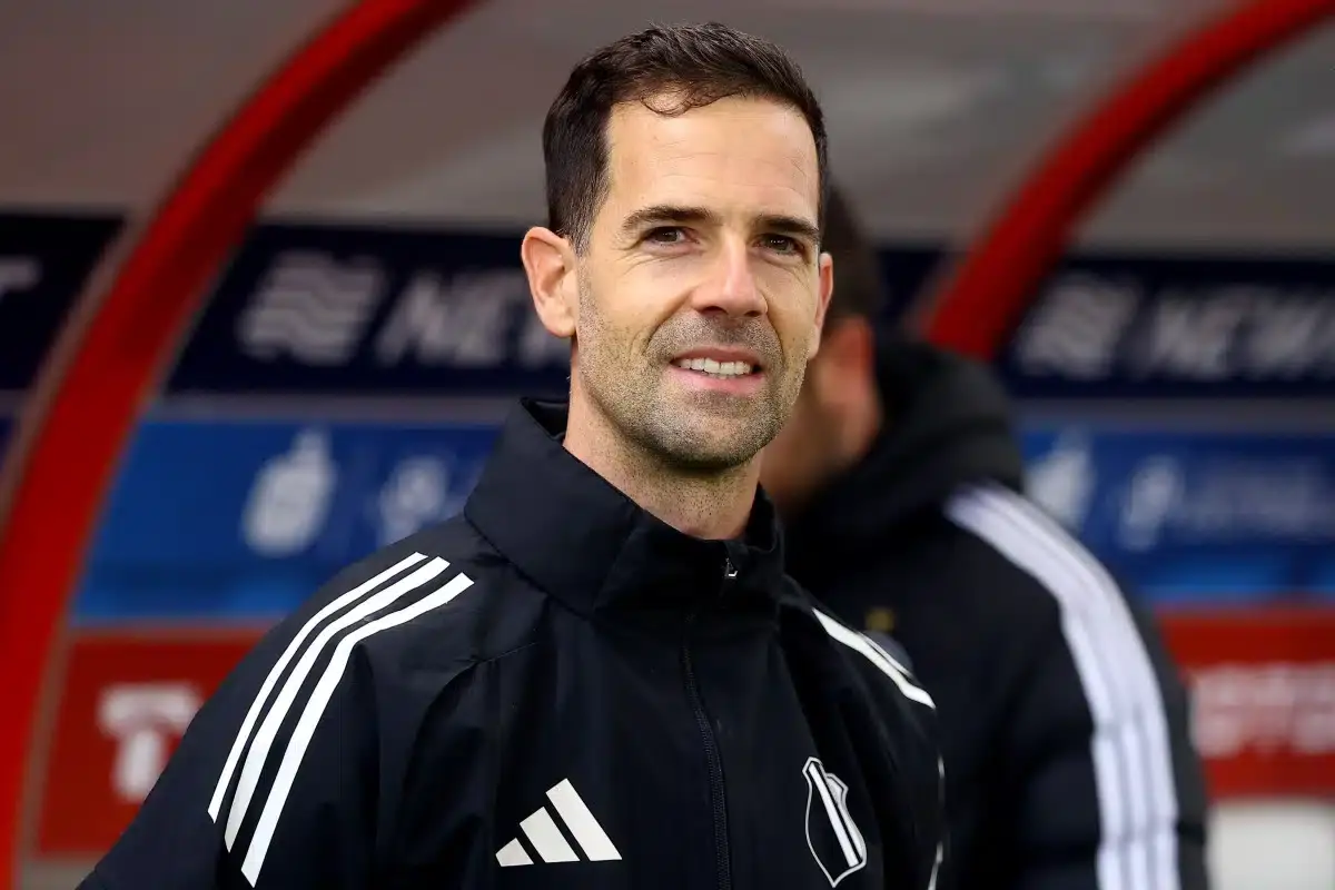 thority - Astiz zostawia Papszunowi samograja.
Sprzątaczka by mogła tę drużynę teraz ...