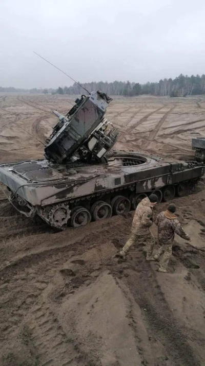 Ruska0nuca - #ukraina czy już ktoś powiedział, że rozwalony leopard na polskim poligo...