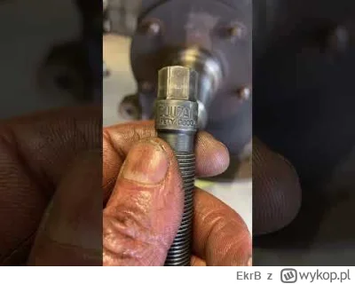 EkrB - Siemka, szukam piosenki którą słychać w tle w tym filmiku. Za Chiny nie przypo...