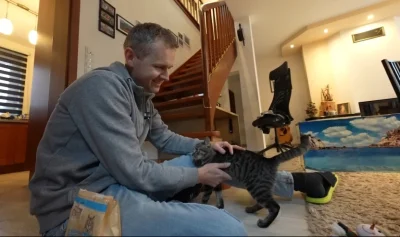 trawertyk - #kikiswiat 
Ten pusty wzrok i sztuczny uśmiech. Nie ma nic bardziej fałsz...