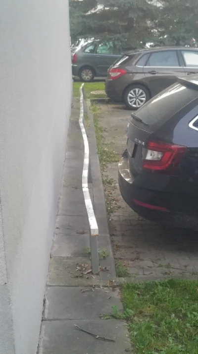 Bunch - Powodzenia w parkowaniu tam tyłem pierwszy raz nieposiadając czujnika parkowa...