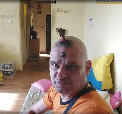 Czerwone_Stringi - Czaruś żyjesz czy nie żyjesz?
Pomachaj śmigłem jak żyjesz
Jak nie ...