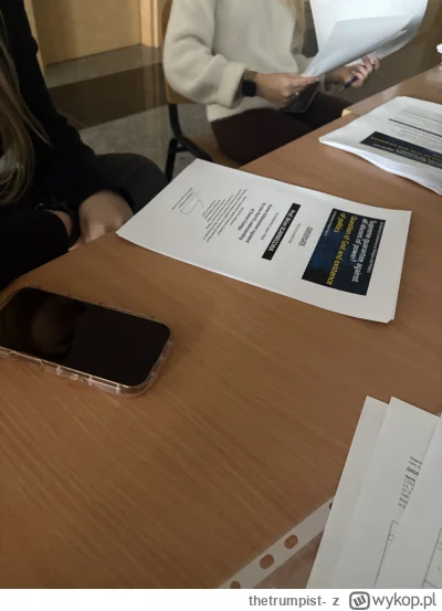 thetrumpist- - siedzę z tymi julkami (o których pisałem wczoraj) i segregujemy dokume...