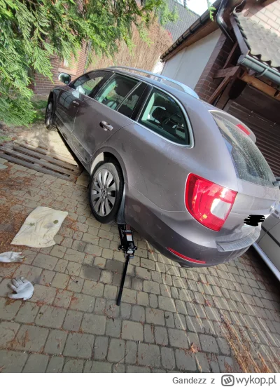 Gandezz - Pora usunąć rdzę z sanek i wahaczy, ogień

#motoryzacja #samochody  #skoda ...