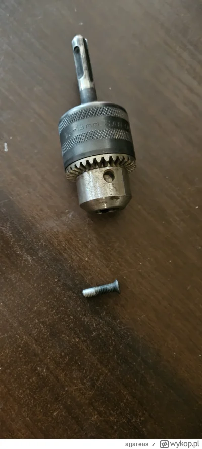 agareas - Wygląda na to, że śrubka wypadła środka uchwytu wiertarskiego,  przy okazji...