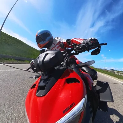 wiktorbo - #motocykle 

Pojeżdżone niestety w trójmieście tak pizga wiatr, że motocyk...