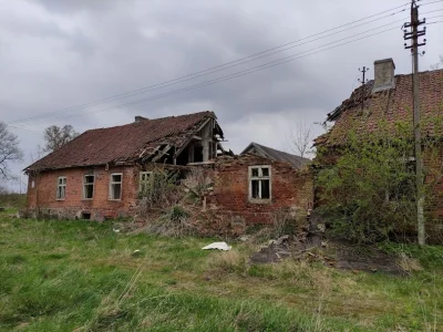 PfefferWerfer - >Do środka zapadają się piętrowe kamienice, na wioskach domy do środk...