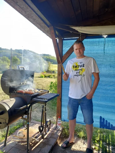 Czerwonyalimenciarz - @multypa: 
Międzyczasie na Słowacji inny frejer robi grilla.