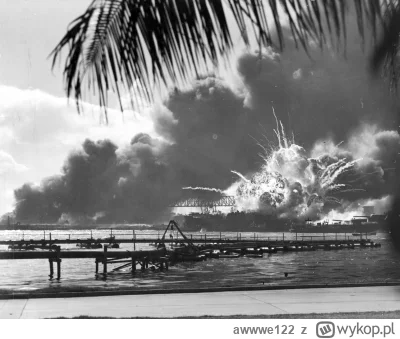 awwwe122 - USS SHAW eksploduje podczas japońskiego nalotu na Pearl Harbor #militaria ...