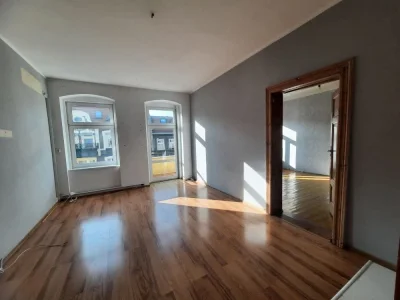 kaczoor - Myślałem, że pod oknem jedzie w odległości kilku cm wrocławski autobus mpk ...