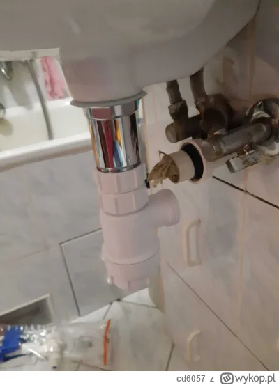 cd6057 - Mireczki z #hydraulika , da się to jakoś sensownie połączyć ? Wyjście z syfo...