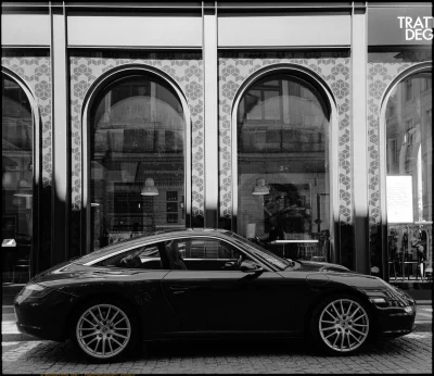 Monochrome_Man - Porsche w kwadracie (tak jakby) #parkology

#fotografia #dailymonoch...