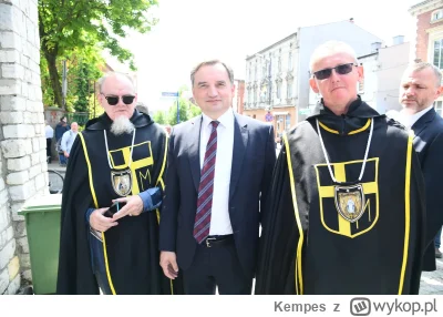 Kempes - #heheszki #polityka #bekazpisu #bekazkatoli 

Zero zatrudnił do swojej ochro...