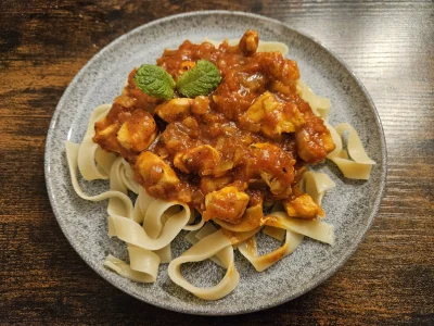 pypowicz - Dziś na szybko taglietelle z sosem pomidorowym z winem czerwonym, ziołami ...