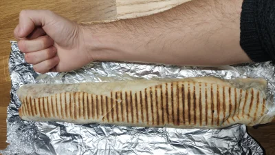 troglodyta_erudyta - Bende go zjad.
#jedzzwykopem #kebab #pokazkebaba