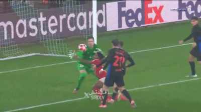 Beeercik - @angelofdeath007

 Tak, tutaj widać że nie było ręki