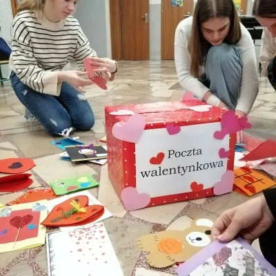 jmuhha - Kto nie dostał nigdy walentynki w szkole plusuje

zobaczmy ilu nas jest└[⚆ᴥ⚆...