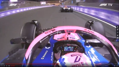 Tasde - @nico-toscani: Ty chyba żartujesz.
Masz ujęcie, biała tabliczka nad Lawsonem ...