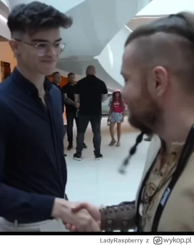 LadyRaspberry - Był wrzesień 2023 roku, godzina 12:00 – dwaj adharenci polskiego yout...