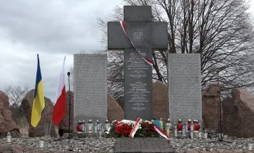 ZapomnialWieprzJakProsiakiemByl - @gejuszmapkt:  Pomnik na Ukrainie.