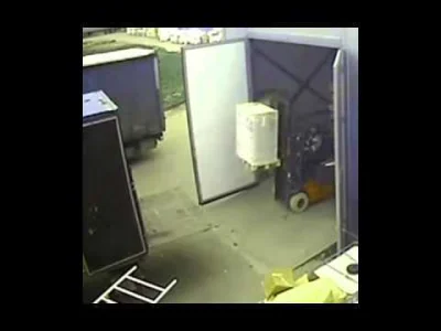 niskorosly166 - #przegryw Nagranie z pracy MIETKA na magazynie.
Na nagraniu prawdziw...