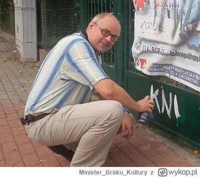 MinisterBrakuKultury - @Seshu: zdjęcie sprzed chwili. Wandal wypisujący obraźliwe tek...