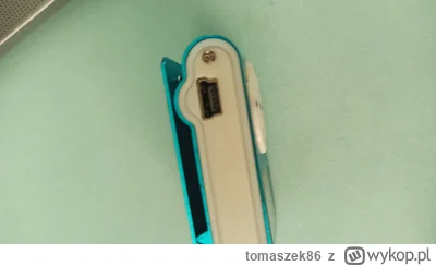 tomaszek86 - Ktoś wie jaki to rodzaj USB? ;) 
#usb #informatyka #kiciochpyta