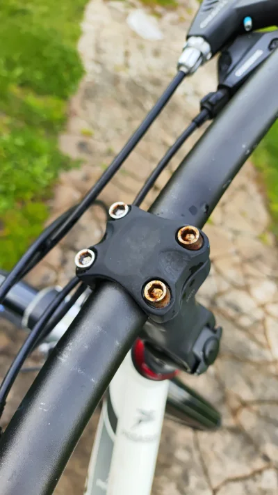 hakeryk2 - Da ktoś linka do tych śrub w rowerze? Jaka jest ich fachowa nazwa?

#rower...