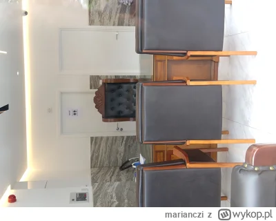 marianczi - Poczakalnia do publicznej toalety wraz z tronem babci klozetowej ;)