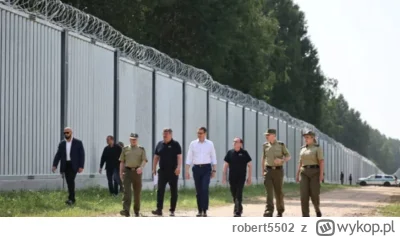 robert5502 - >filmy przedstawiające migrantów przechodzących przez zaporę, którą Pols...