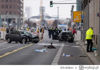 Afrobiker - "Według świadków cytowanych przez "Berliner Morgenpost" turyści próbowali...