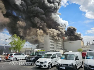 dom_perignon - W Berlinie wybuchł pożar w fabryce  chemikaliów. Zakład należy do firm...