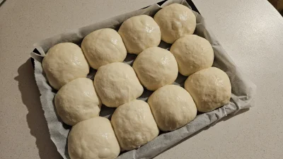 xfin - Nie mam chleba na jutro, wstawał nie będę, więc idzie 23, a ja piekę bułki (｡◕...