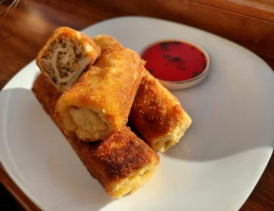 arinkao - Domowe krokiety z mięsem i kapustą oraz tradycyjnie z sosem z buraków do na...