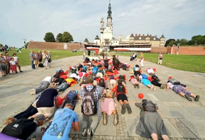 mleko3-2procent - @Styline: lepszy taki protest niz wiara w gusła i modlitwa na leżąc...