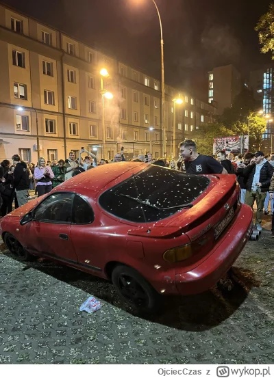 OjciecCzas - Tutaj dobrze widać mordkę. Ktoś wie co to za logo na koszulce?